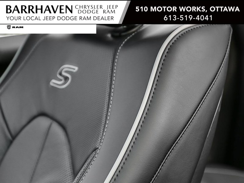 2024 Chrysler Pacifica Hybrid Premium S Appearance 2WD
