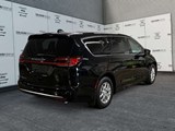 2027 Chrysler Pacifica Select image 3