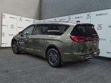 2027 Chrysler Pacifica Select image 3