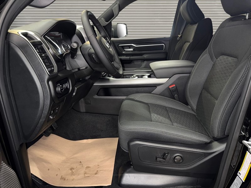 2025 RAM 1500 Big Horn 4x4 Crew Cab 5'7" Box