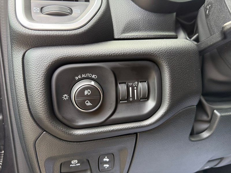 2025 RAM 1500 Big Horn 4x4 Crew Cab 5'7" Box