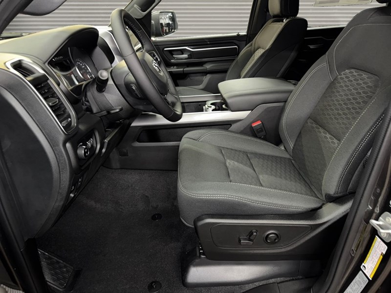 2025 RAM 1500 Big Horn 4x4 Crew Cab 5'7" Box