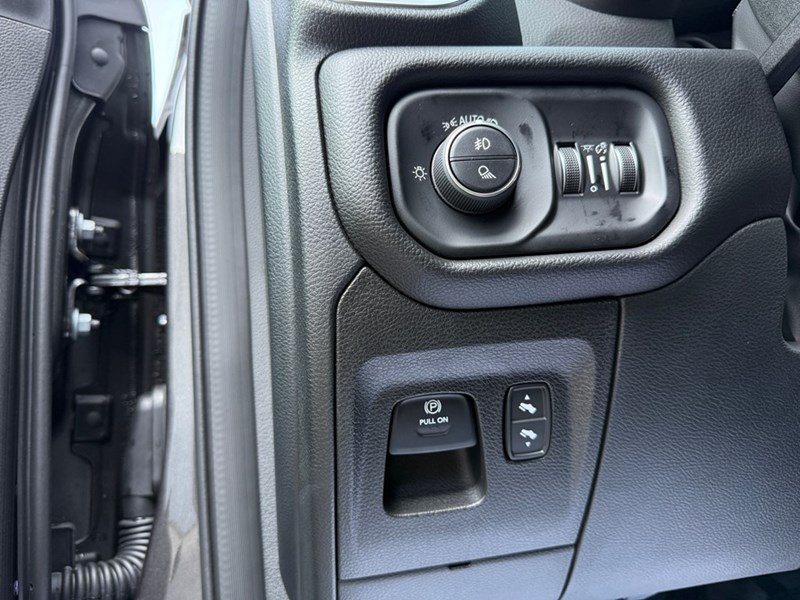 2025 RAM 1500 Big Horn 4x4 Crew Cab 5'7" Box