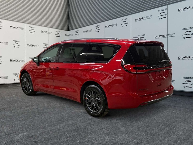 2027 Chrysler Pacifica Select
