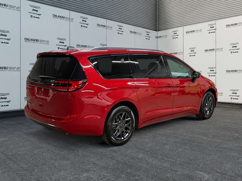 2027 Chrysler Pacifica Select
