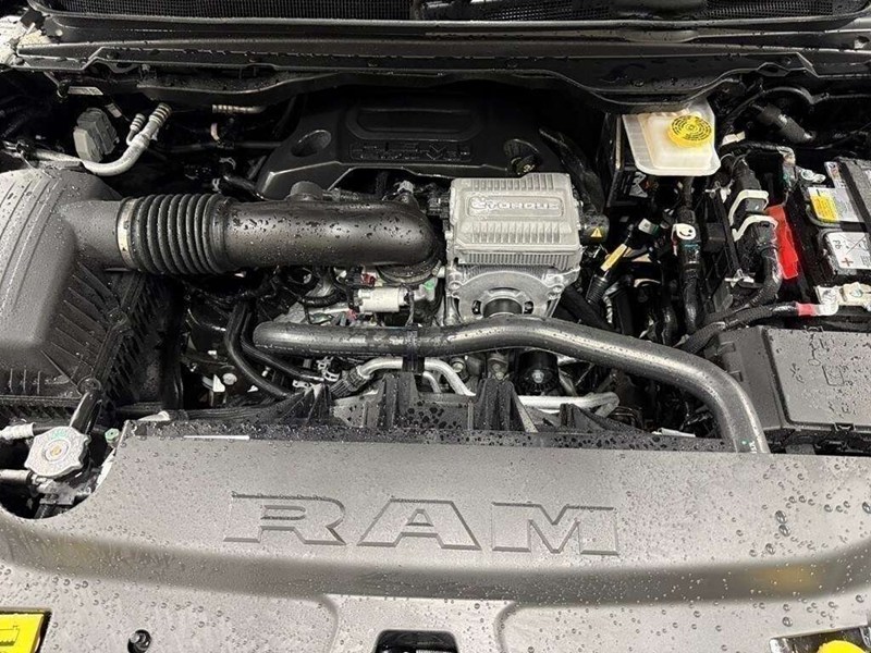 2026 RAM 1500 Sport 4x4 Crew Cab V8 HEMI 5'7" Box