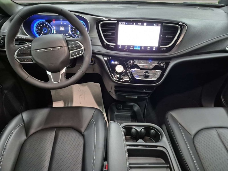 2027 Chrysler Pacifica Select AWD