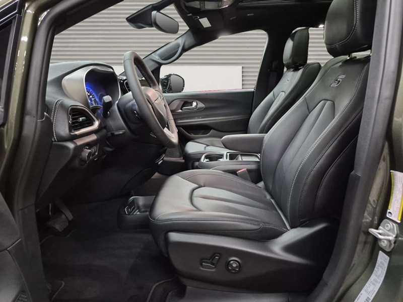 2027 Chrysler Pacifica Select AWD