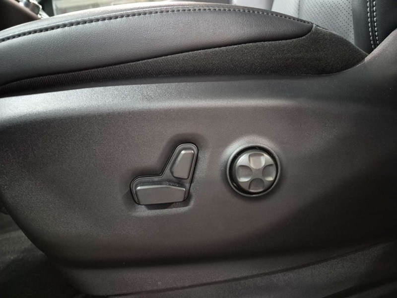 2027 Chrysler Pacifica Select AWD