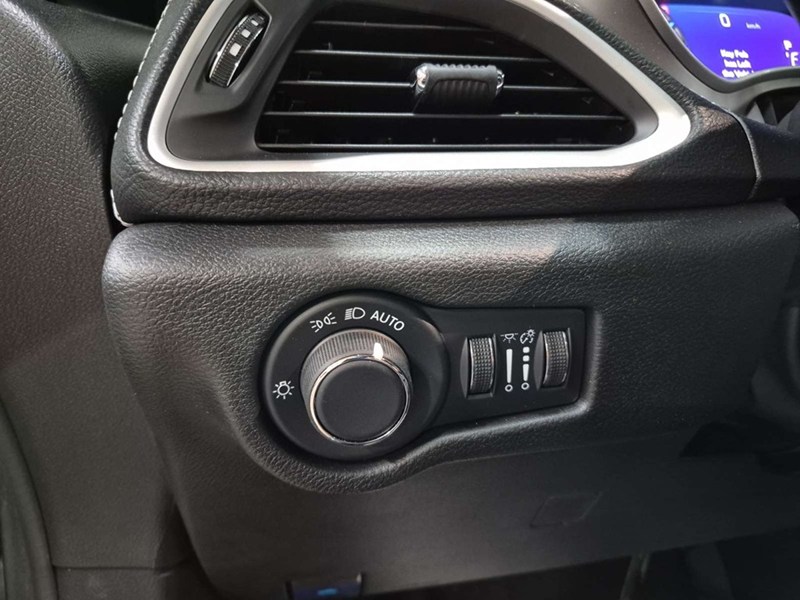2027 Chrysler Pacifica Select AWD