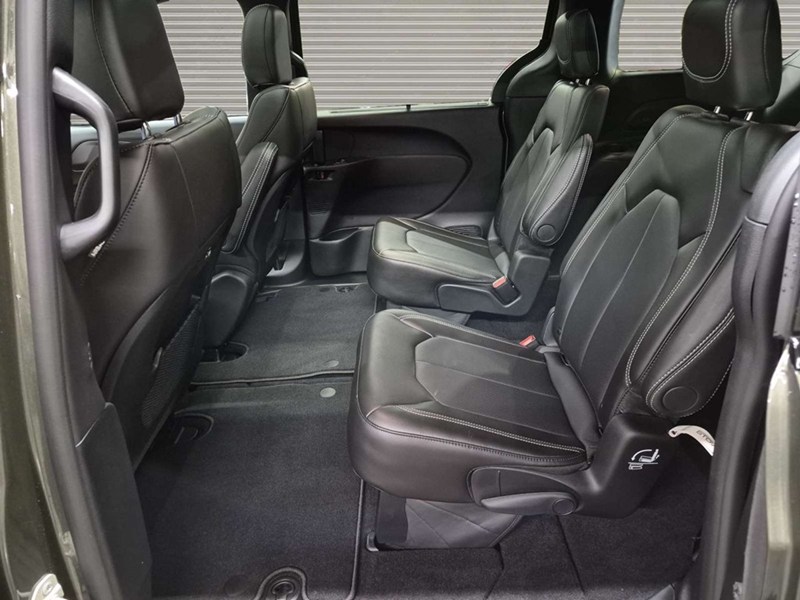 2027 Chrysler Pacifica Select AWD