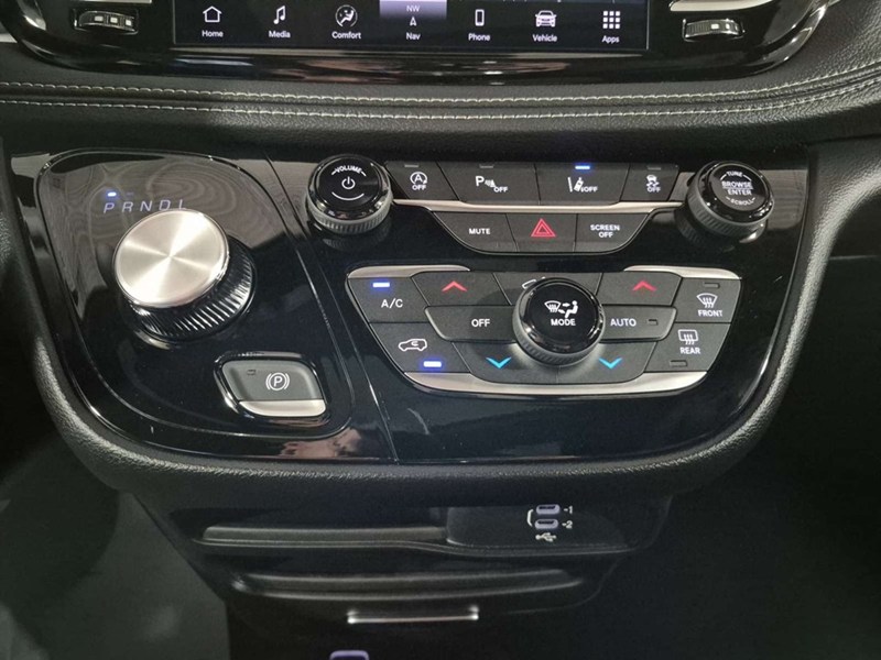 2027 Chrysler Pacifica Select AWD
