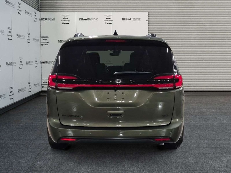 2027 Chrysler Pacifica Select AWD