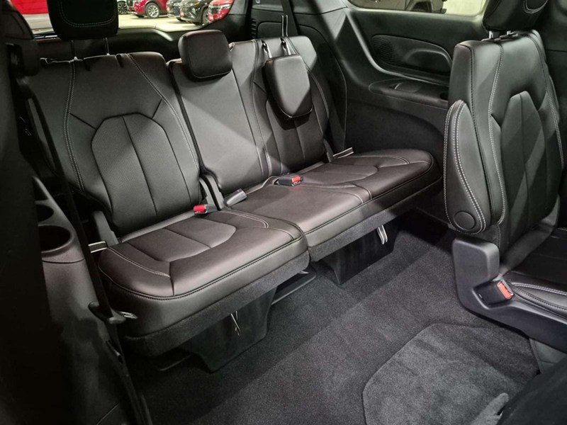 2027 Chrysler Pacifica Select AWD