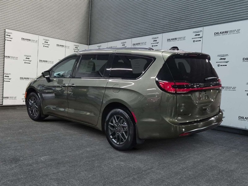 2027 Chrysler Pacifica Select AWD