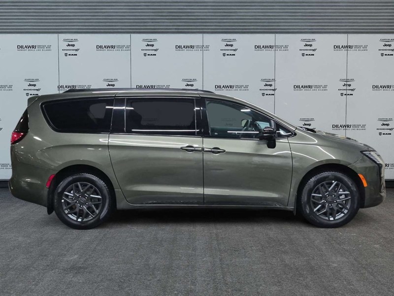 2027 Chrysler Pacifica Select AWD