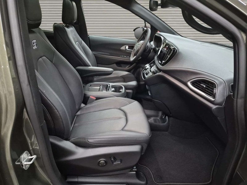 2027 Chrysler Pacifica Select AWD