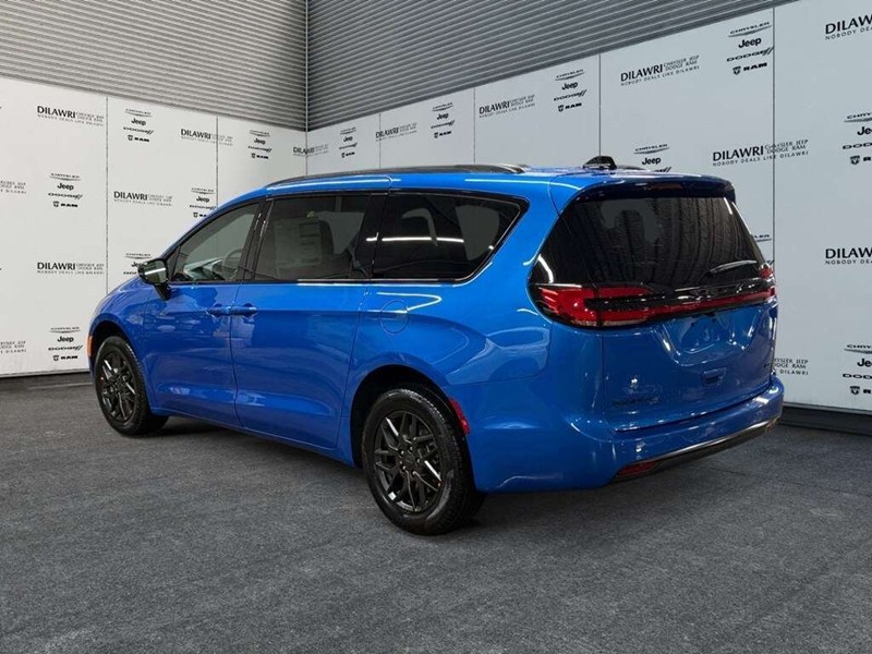 2027 Chrysler Pacifica Select AWD