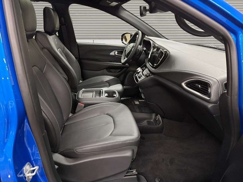 2027 Chrysler Pacifica Select AWD