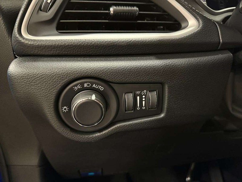 2027 Chrysler Pacifica Select AWD