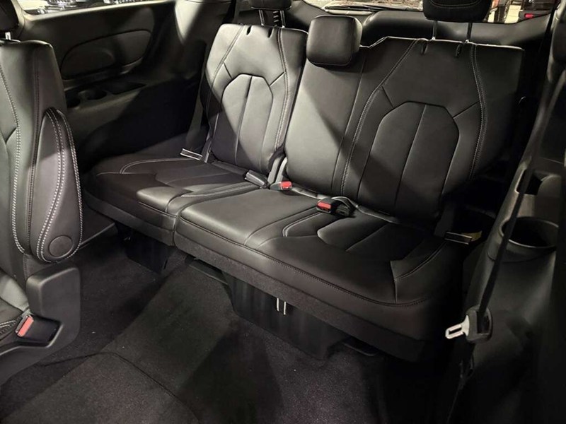 2027 Chrysler Pacifica Select AWD