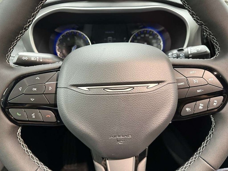2027 Chrysler Pacifica Select AWD