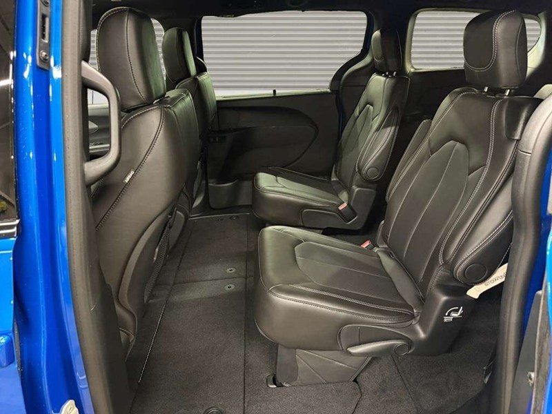 2027 Chrysler Pacifica Select AWD