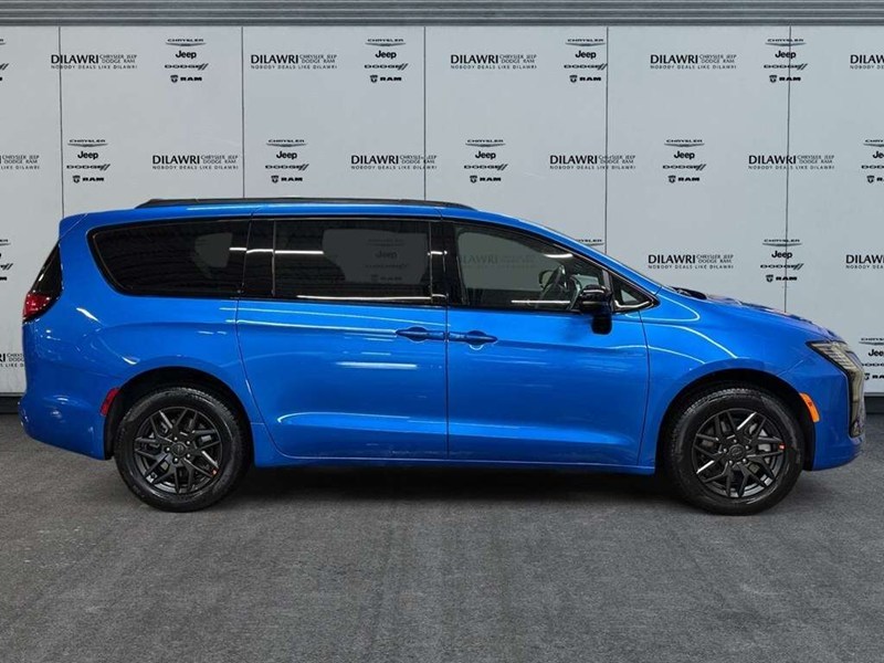 2027 Chrysler Pacifica Select AWD