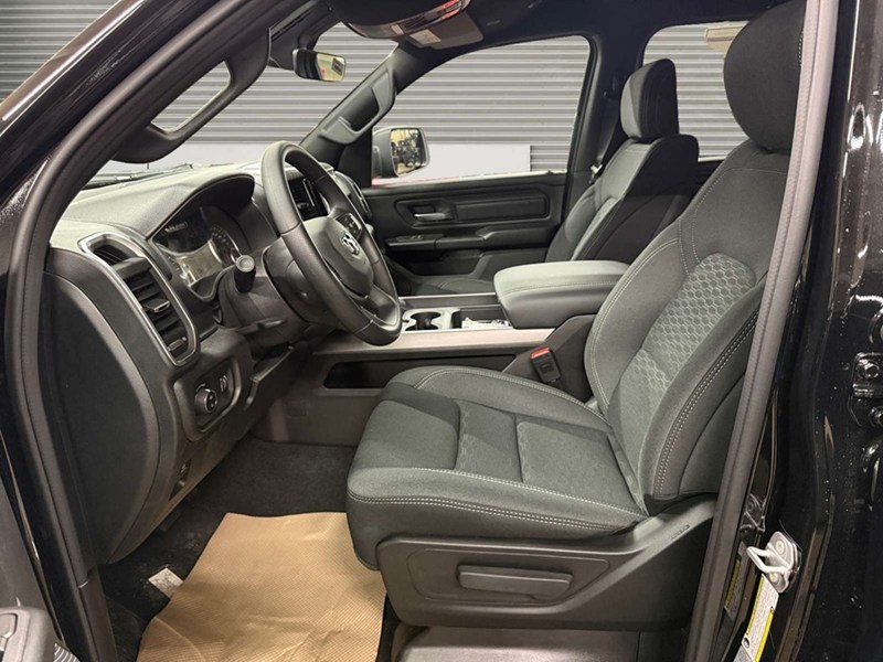 2026 RAM 1500 Black Express 4x4 Crew Cab 5'7" Box