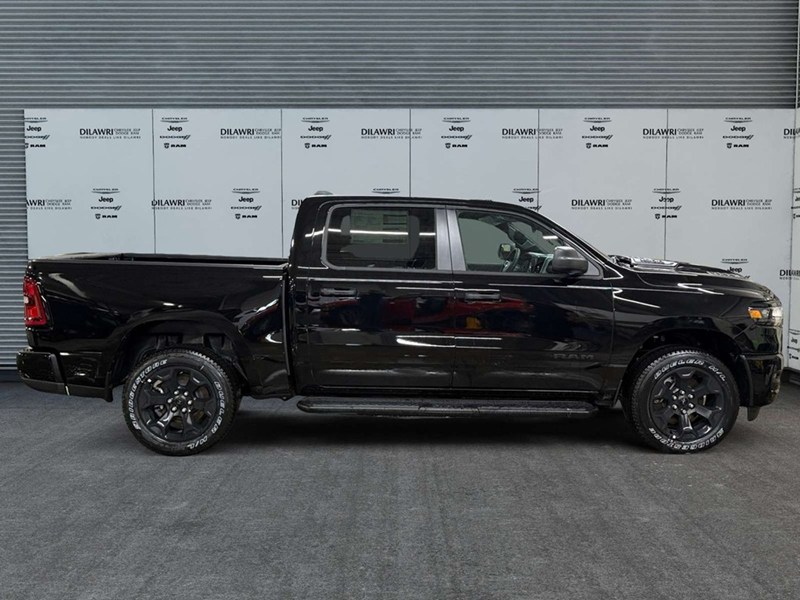 2026 RAM 1500 Black Express 4x4 Crew Cab 5'7" Box