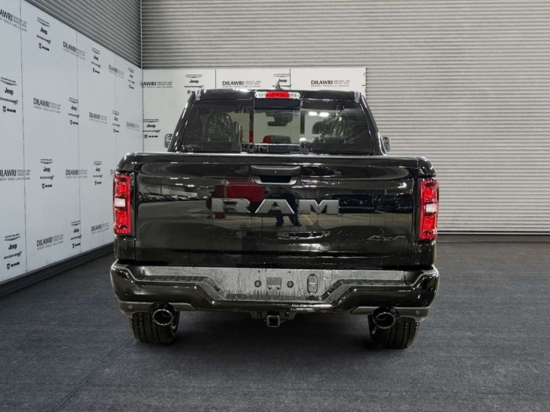 2026 RAM 1500 Black Express 4x4 Crew Cab 5'7" Box