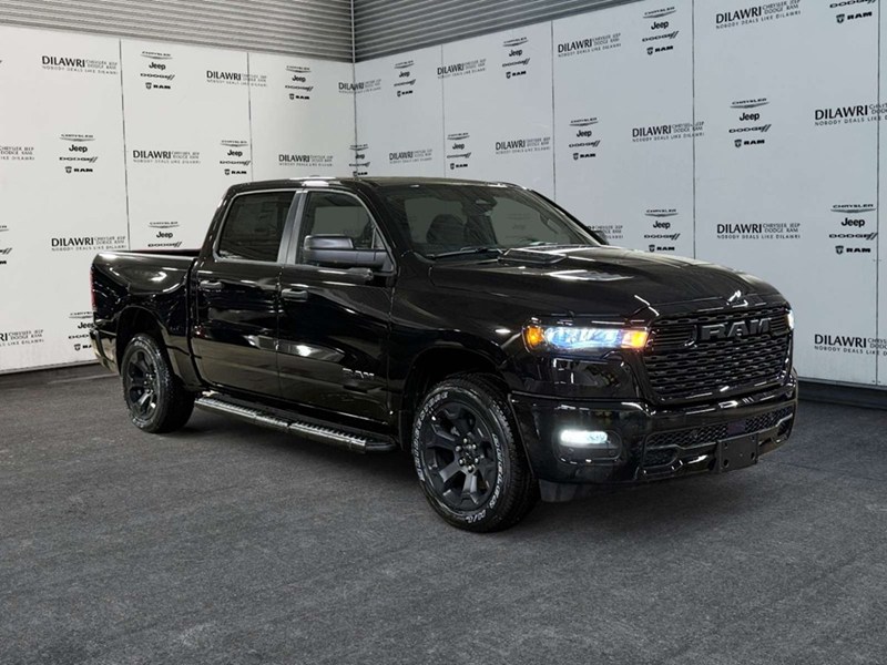 2026 RAM 1500 Black Express 4x4 Crew Cab 5'7" Box