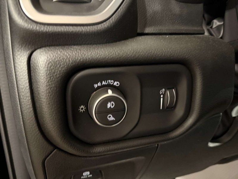 2026 RAM 1500 Black Express 4x4 Crew Cab 5'7" Box
