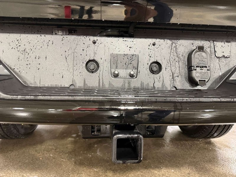 2026 RAM 1500 Black Express 4x4 Crew Cab 5'7" Box