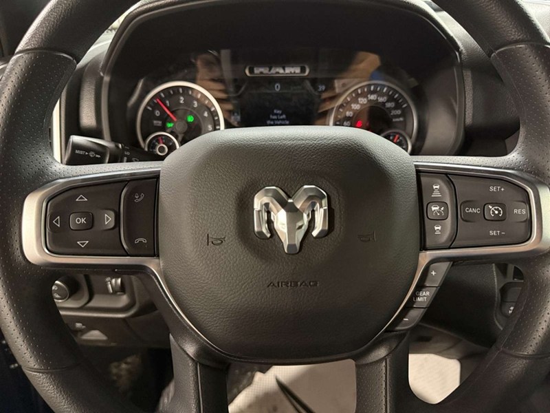 2026 RAM 1500 Black Express 4x4 Crew Cab 5'7" Box