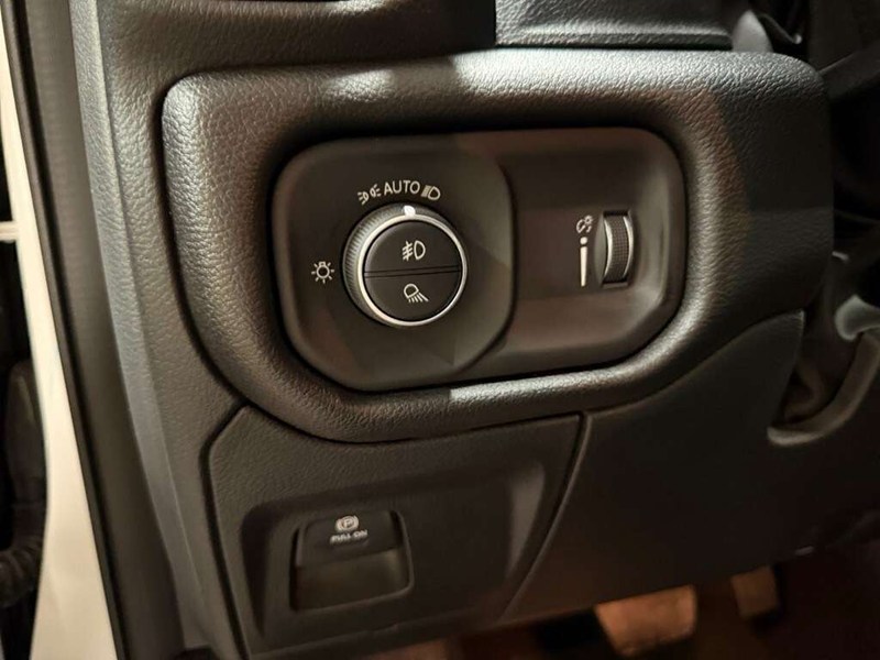 2026 RAM 1500 Black Express 4x4 Crew Cab 5'7" Box