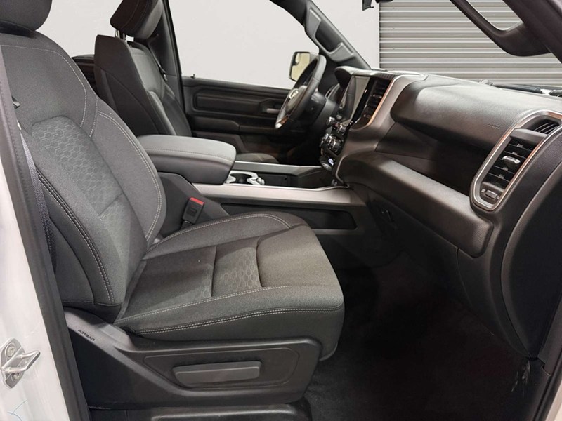 2026 RAM 1500 Black Express 4x4 Crew Cab 5'7" Box