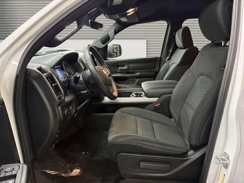 2026 RAM 1500 Black Express 4x4 Crew Cab 5'7" Box