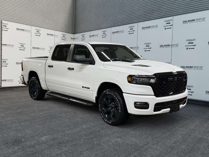 2026 RAM 1500 Black Express 4x4 Crew Cab 5'7" Box