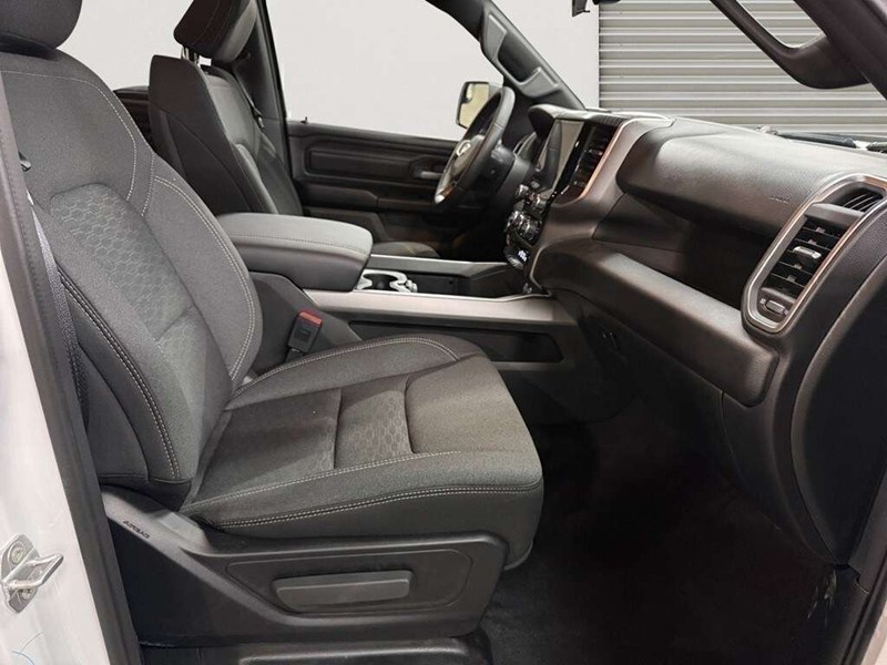 2026 RAM 1500 Black Express 4x4 Crew Cab 5'7" Box