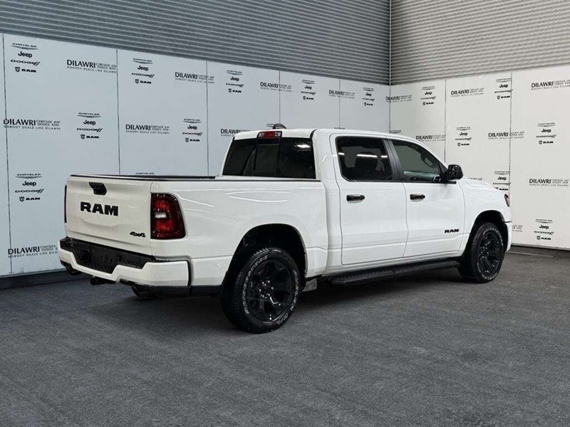 2026 RAM 1500 Black Express 4x4 Crew Cab 5'7" Box