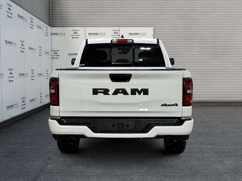 2026 RAM 1500 Black Express 4x4 Crew Cab 5'7" Box