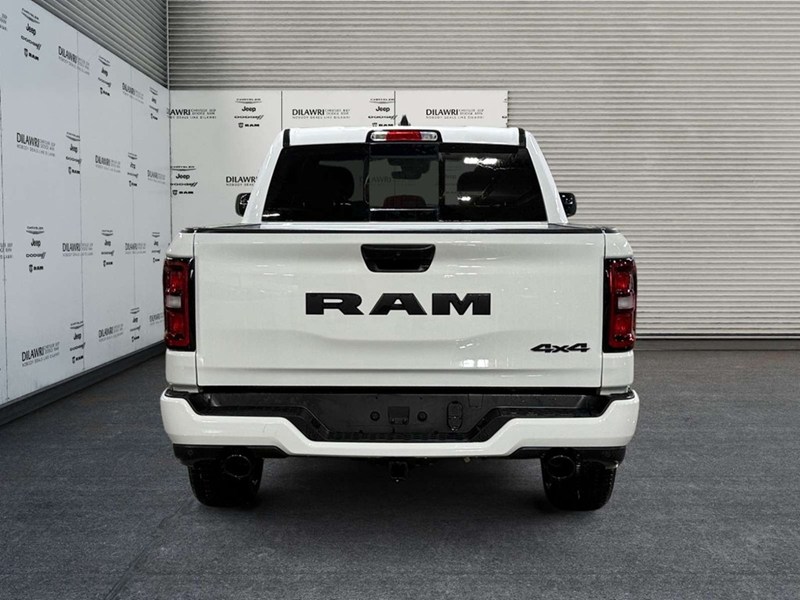 2026 RAM 1500 Black Express 4x4 Crew Cab 5'7" Box