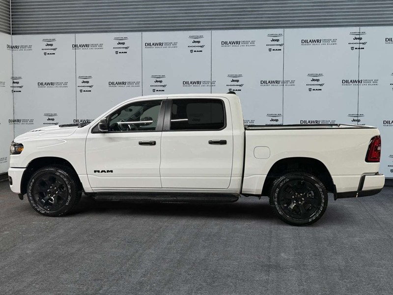 2026 RAM 1500 Black Express 4x4 Crew Cab 5'7" Box