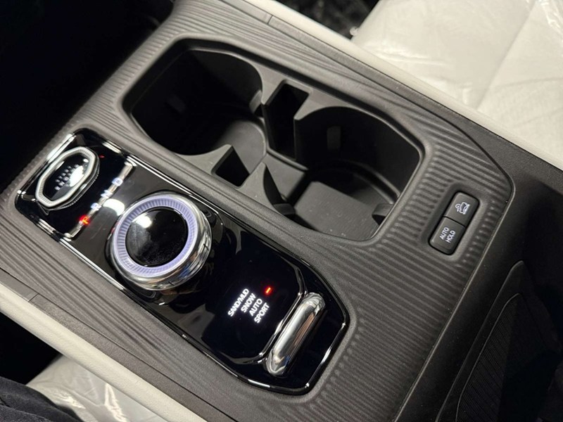 2026 Jeep Cherokee Laredo 4x4 Hybrid