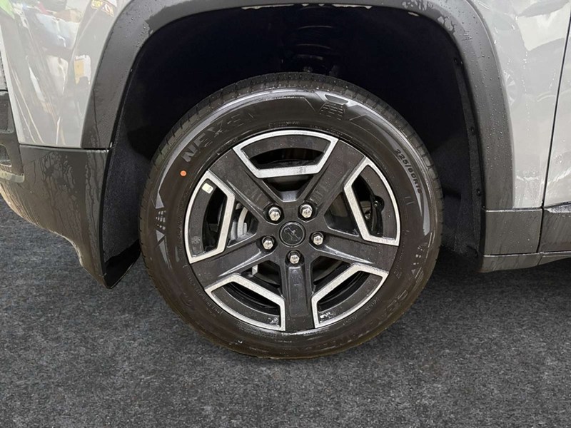 2026 Jeep Cherokee Laredo 4x4 Hybrid