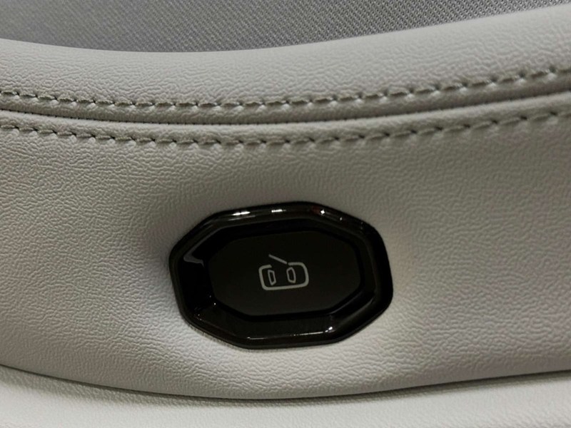 2026 Jeep Cherokee Laredo 4x4 Hybrid