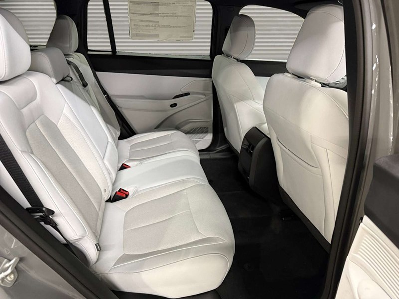 2026 Jeep Cherokee Laredo 4x4 Hybrid