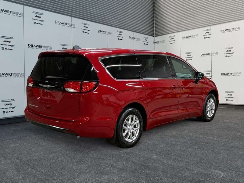 2027 Chrysler Grand Caravan SXT 2WD