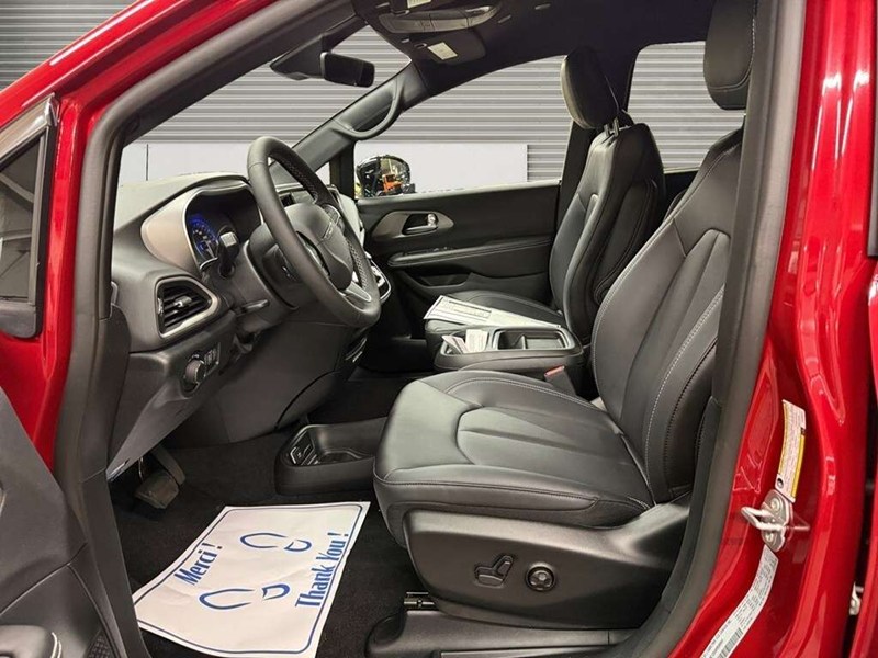 2027 Chrysler Grand Caravan SXT 2WD